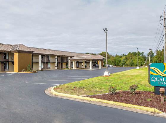 Quality Inn allows check-in for 18 year-old guests