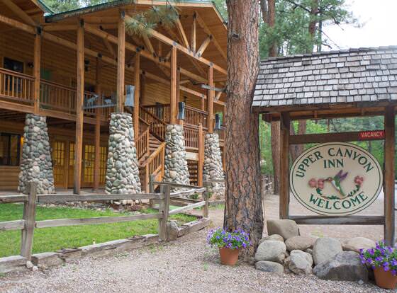 Upper Canyon Inn & Cabins allows check-in for 18 year-old guests