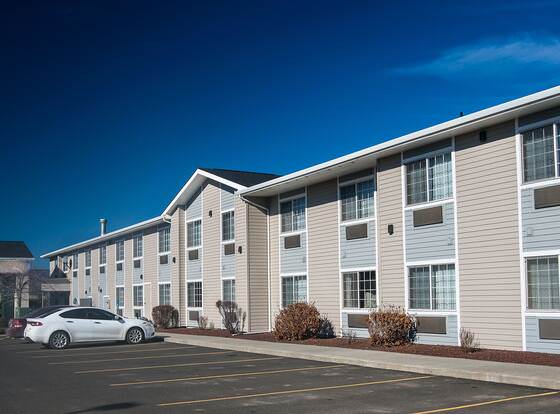 Eagle's View Inn & Suites allows check-in for 18 year-old guests