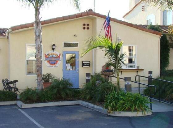 Pacific Plaza Resort allows check-in for 18 year-old guests