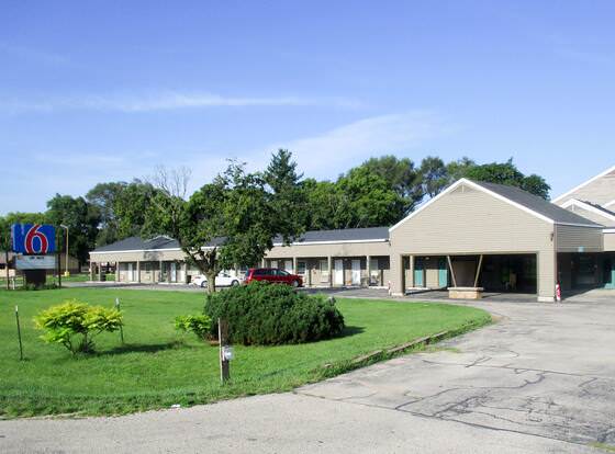 Motel 6 Prairie Du Chien, WI allows check-in for 18 year-old guests