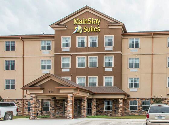 MainStay Suites Cotulla allows check-in for 18 year-old guests