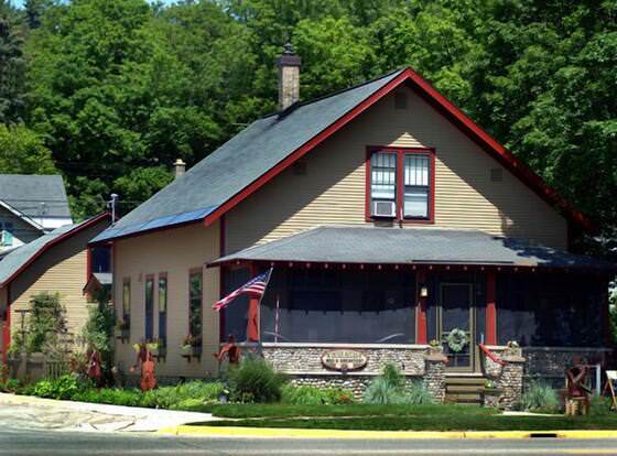 Korner Kottage Bed and Breakfast allows check-in for 18 year-old guests