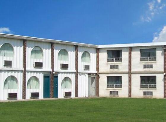 Harbor Inn Philipsburg allows check-in for 18 year-old guests