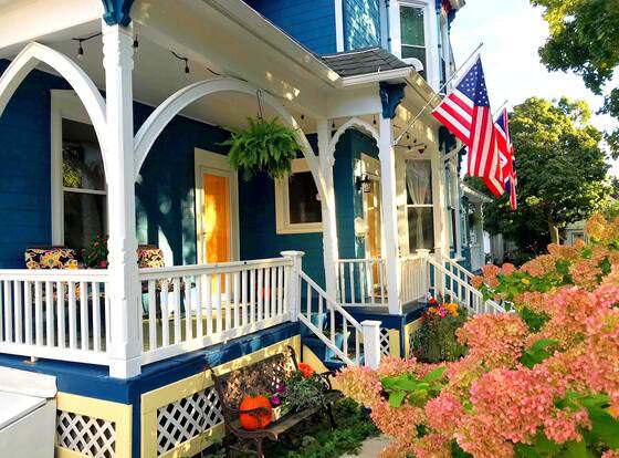 The Muse Gallery Guesthouse allows check-in for 18 year-old guests