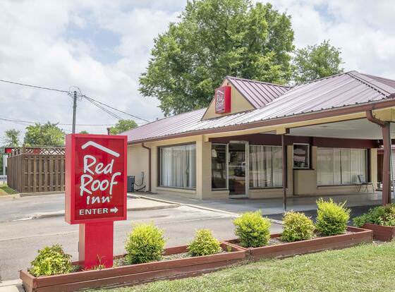 Red Roof Inn Starkville - University allows check-in for 18 year-old guests