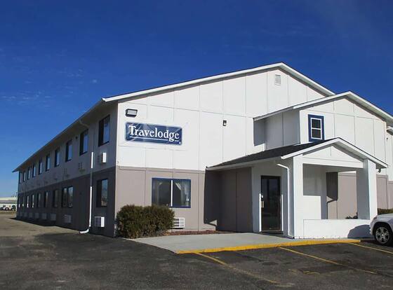 Travelodge by Wyndham Redwood Falls allows check-in for 18 year-old guests