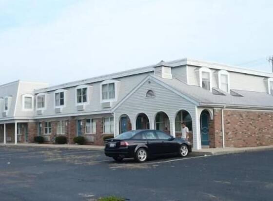 Red Carpet Inn Piqua allows check-in for 18 year-old guests