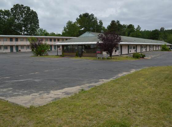 Nashoba Valley Inn & Suites allows check-in for 18 year-old guests