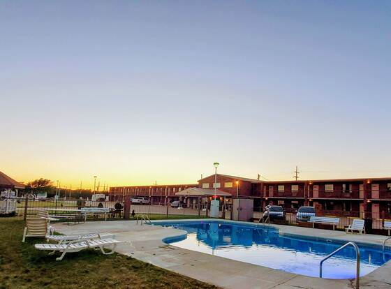 Kansas Country Inn allows check-in for 18 year-old guests