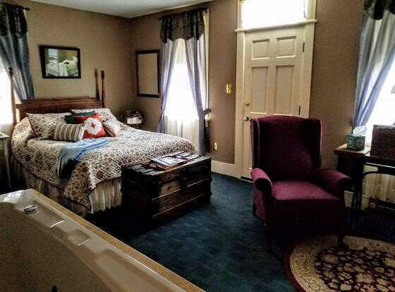 Lilly Pad Boerners Guest house allows check-in for 18 year-old guests