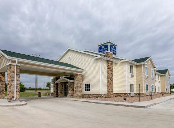 Cobblestone Inn & Suites - Oberlin allows check-in for 18 year-old guests