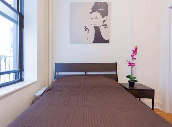 Beautiful 1 Bedroom Apartment allows check-in for 18 year-old guests
