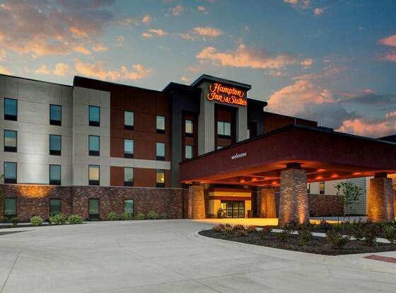 Hampton Inn & Suites Pittsburg Kansas Crossing allows check-in for 18 year-old guests