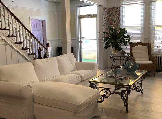 The Baxa Inn allows check-in for 18 year-old guests