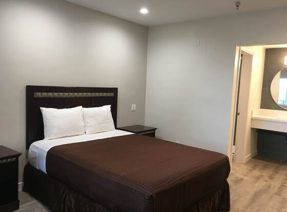Pasadena Lodge allows check-in for 18 year-old guests