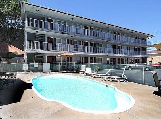 Sea Gem Motel and Apartments allows check-in for 18 year-old guests