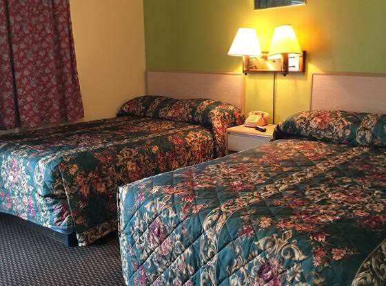 Shaws Komfort Motel allows check-in for 18 year-old guests