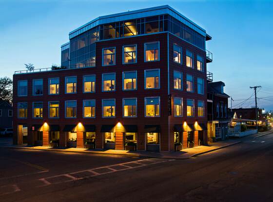 250 Main Hotel allows check-in for 18 year-old guests