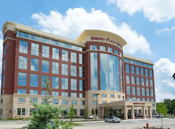 Drury Plaza Hotel Indianapolis Carmel allows check-in for 18 year-old guests