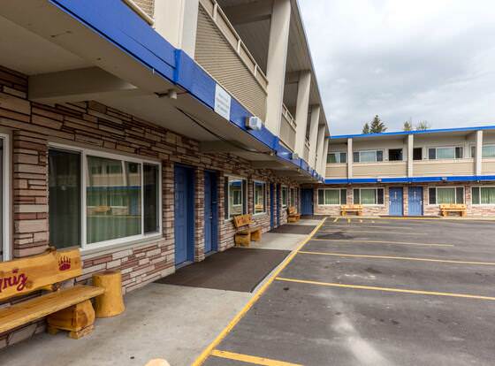 Motel 6 Missoula, MT - University allows check-in for 18 year-old guests