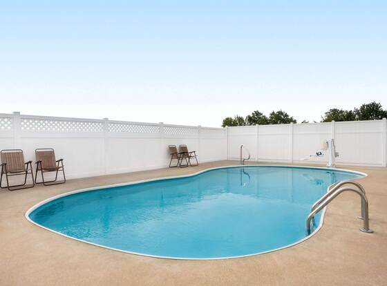 Travelodge by Wyndham Fort Scott allows check-in for 18 year-old guests