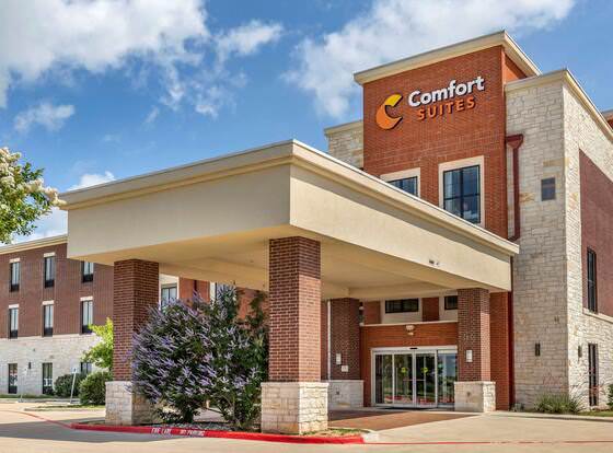Comfort Suites Kyle allows check-in for 18 year-old guests