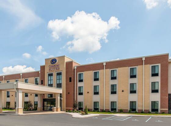 Comfort Suites Rensselaer near Fair Oaks allows check-in for 18 year-old guests