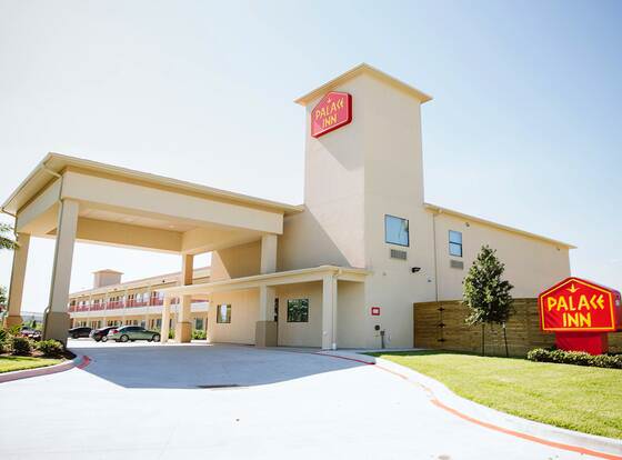 Palace Inn 290 & Jones Rd allows check-in for 18 year-old guests