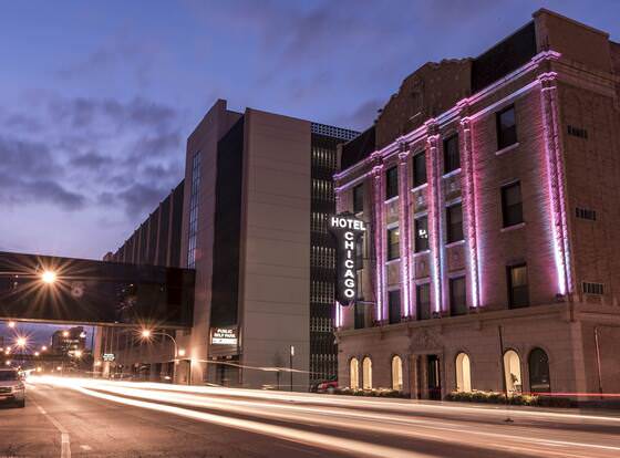 Hotel Chicago West Loop allows check-in for 18 year-old guests