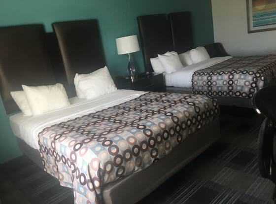 Days Inn by Wyndham Alva allows check-in for 18 year-old guests