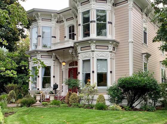McCall House Boutique Inn allows check-in for 18 year-old guests