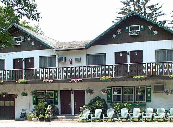 Crystal Brook Resort & Mountain Brauhaus allows check-in for 18 year-old guests