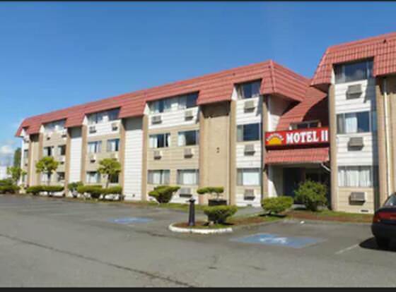 Sunshine Motel II allows check-in for 18 year-old guests