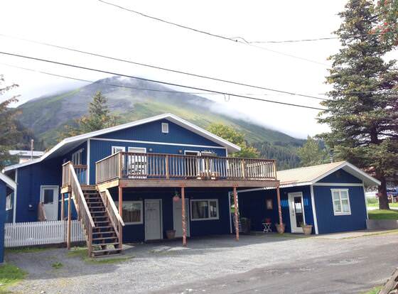 Sea Treasures Inn allows check-in for 18 year-old guests