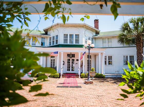 Putnam Lodge Hotel and Spa allows check-in for 18 year-old guests