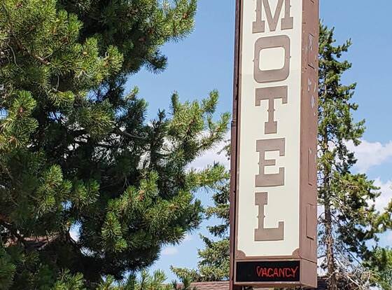 Canyon Motel allows check-in for 18 year-old guests