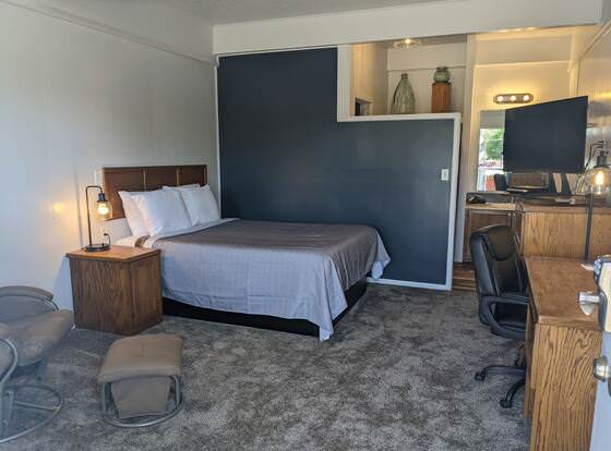 The Oakwood Inn allows check-in for 18 year-old guests