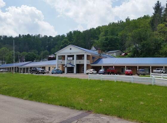 Crislip Motor Lodge allows check-in for 18 year-old guests