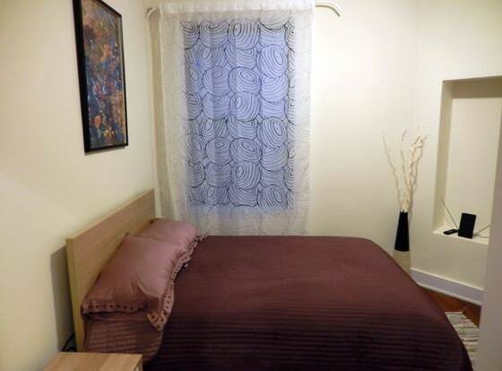 Beautiful Studio near Central Park allows check-in for 18 year-old guests