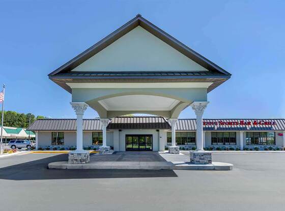 Days Inn and Suites by Wyndham Oxford allows check-in for 18 year-old guests