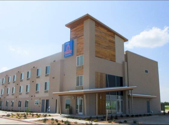 Studio 6 Colorado City, TX allows check-in for 18 year-old guests