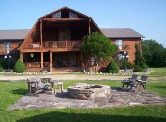 Cedar Stone Lodge allows check-in for 18 year-old guests