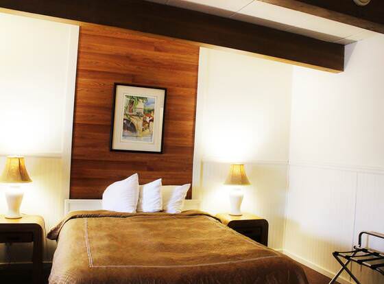 I-84 Motor Inn allows check-in for 18 year-old guests