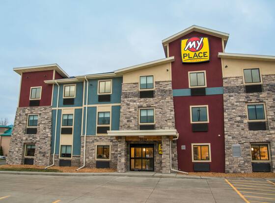 My Place Hotel - Ankeny/ Des Moines, IA allows check-in for 18 year-old guests