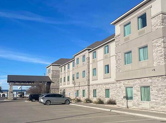 Baymont by Wyndham Andrews TX allows check-in for 18 year-old guests