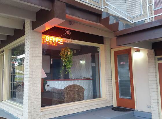 Breezwood Motel allows check-in for 18 year-old guests