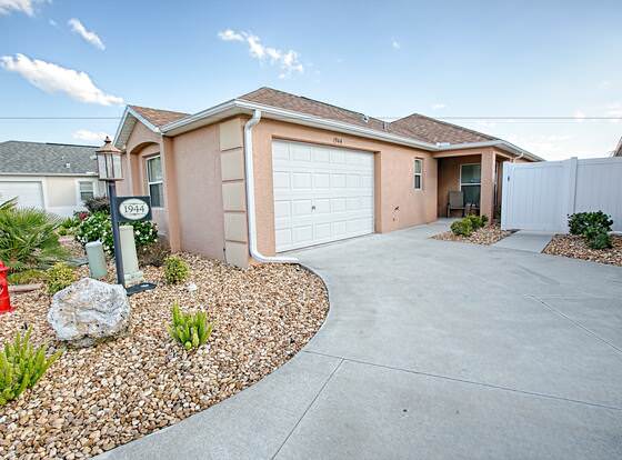 Ida Court Home 3 Bedroom by The VIR Group allows check-in for 18 year-old guests