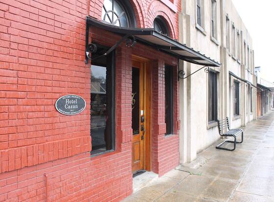 Hotel Cazan allows check-in for 18 year-old guests