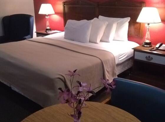 Hico Hills Inn allows check-in for 18 year-old guests